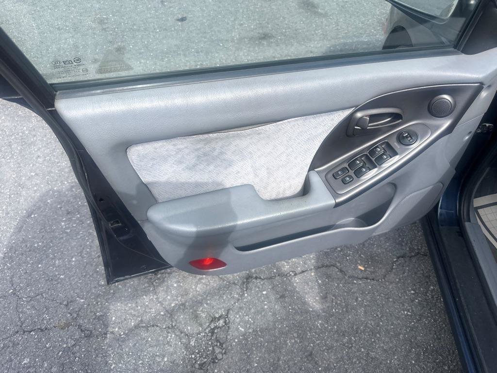 Used 2005 Hyundai Elantra GLS FWD image 18