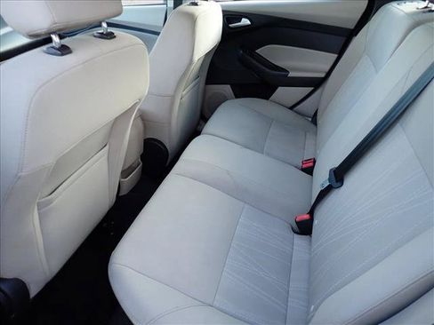 Used 2017 Ford Focus SE FWD image 7