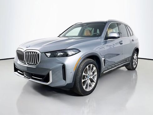 Used 2024 BMW X5 xDrive50e w/ Parking Assistance Package image 3