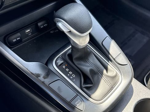 Used 2025 Kia Soul LX FWD image 21