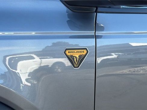 Used 2023 Ford Bronco Badlands image 11