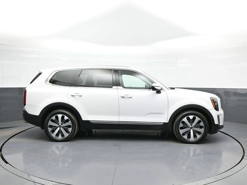 Certified 2022 Kia Telluride EX w/ EX Premium Package AWD/4WD image 5