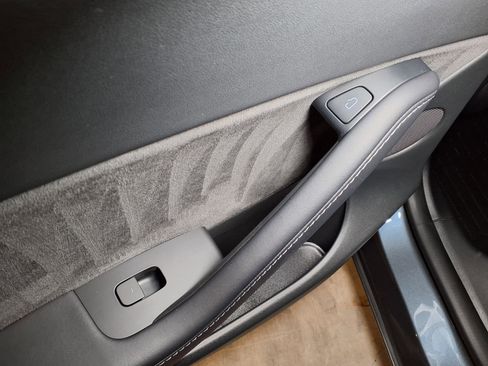 Used 2022 Tesla Model Y Performance image 17