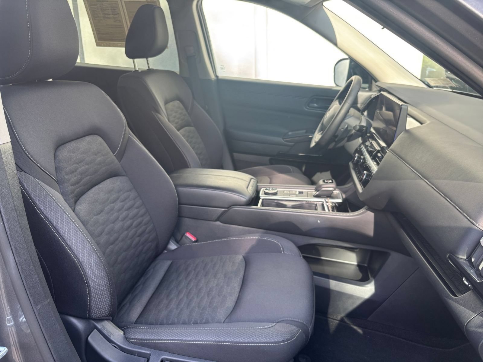 Used 2026 Nissan Pathfinder SV AWD/4WD image 28