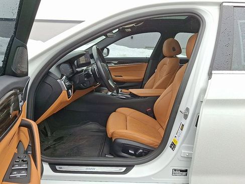 Used 2022 BMW 530i xDrive w/ Premium Package image 12