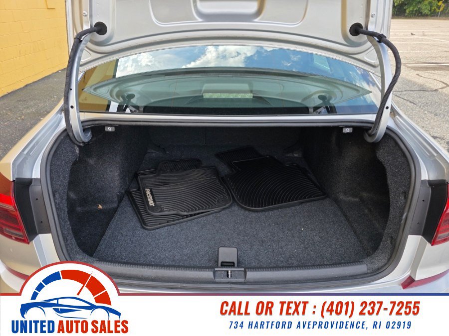 Used 2018 Volkswagen Passat 2.0T SE w/ SE Lighting Package FWD image 11