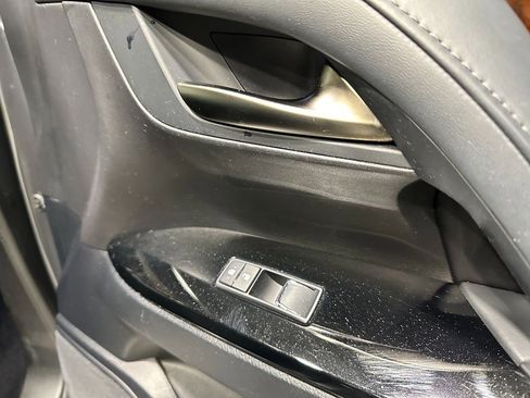 Used 2016 Lexus LX 570 4WD w/ Luxury Package image 17