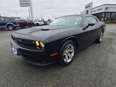 Used 2017 Dodge Challenger SXT w/ Sound Group image 7