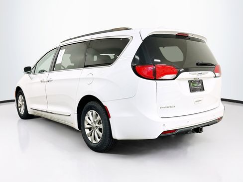 Used 2017 Chrysler Pacifica Touring-L image 5