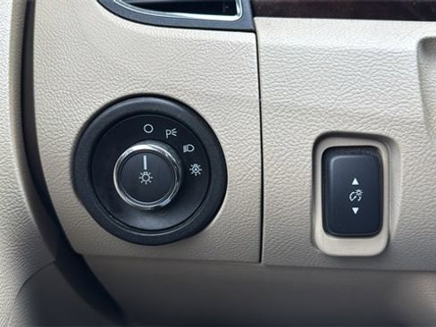 Used 2014 Ford Taurus Limited w/ Equipment Group 301A image 16