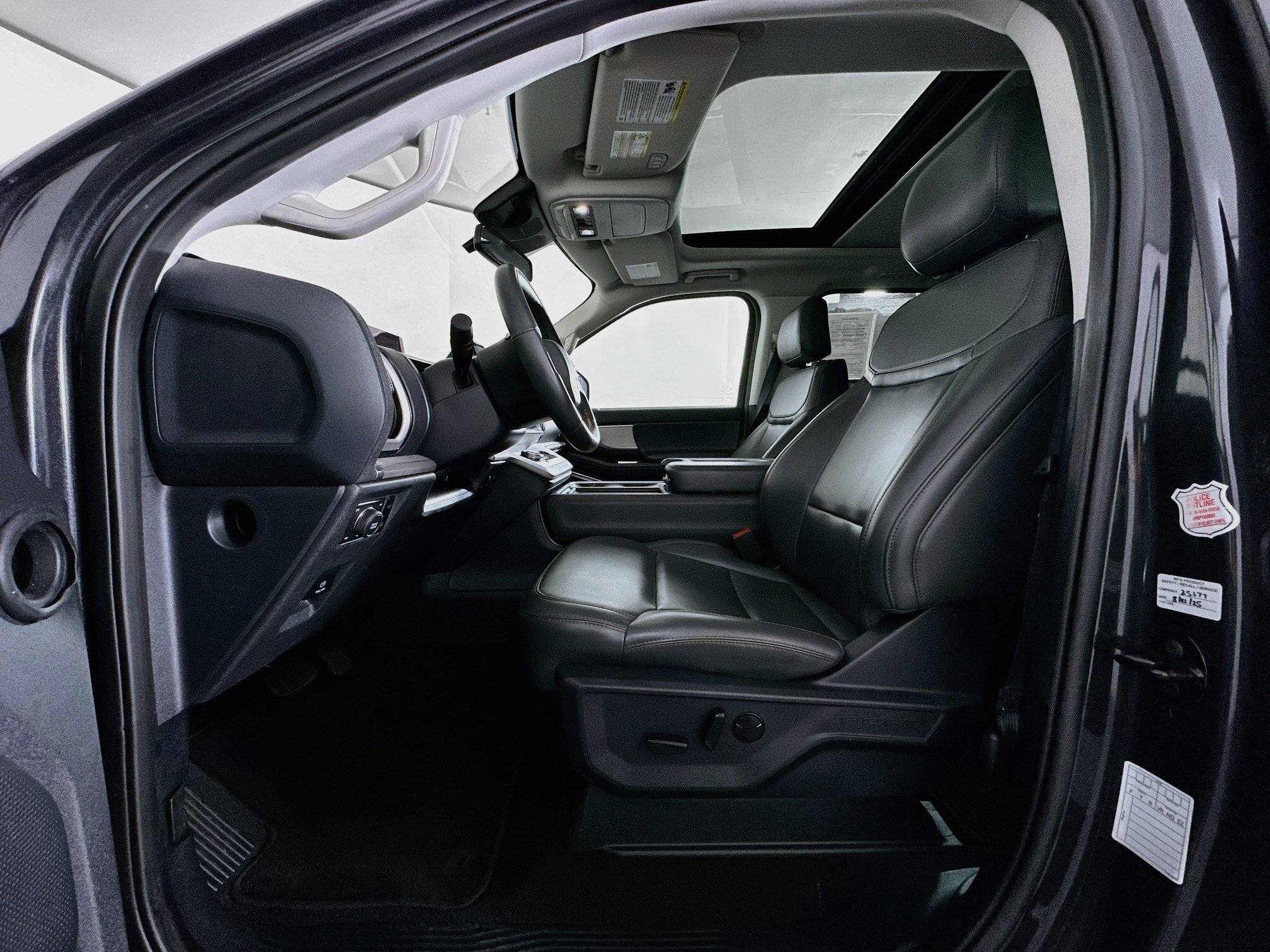 Used 2025 Ford Expedition Active AWD/4WD image 13