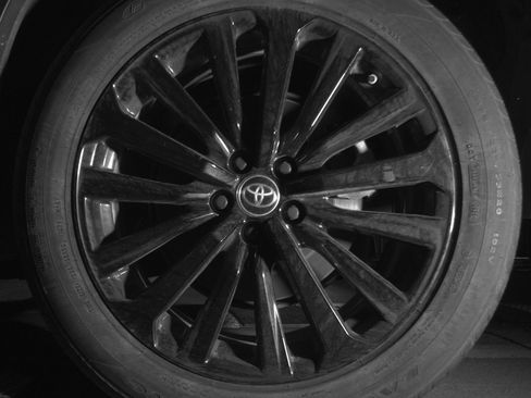 Used 2025 Toyota Highlander XSE image 14