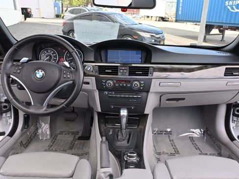 Used 2009 BMW 328i Convertible image 18