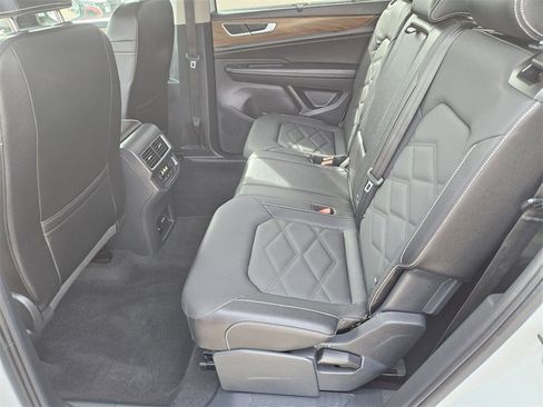 Used 2025 Volkswagen Atlas SE image 27