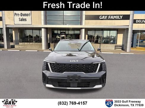 Certified 2025 Kia Sorento S w/ Panoramic Sunroof Package image 2