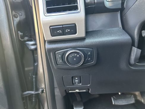 Used 2018 Ford F250 Lariat w/ Lariat Value Package image 5