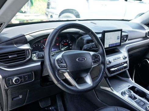 Used 2022 Ford Explorer XLT w/ Equipment Group 202A image 19