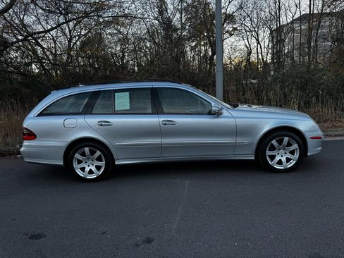 Used 2008 Mercedes-Benz E 350 4MATIC Wagon image 2
