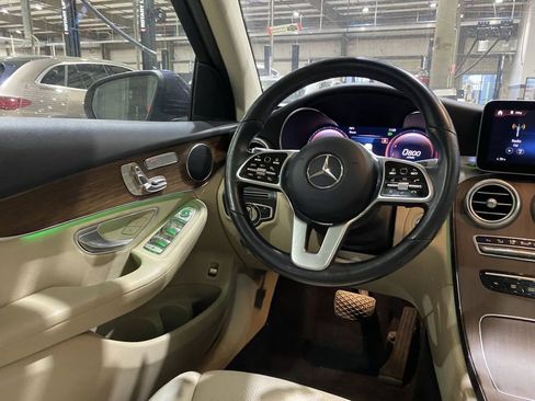 Used 2022 Mercedes-Benz GLC 300 4MATIC w/ Premium Package Lite image 3