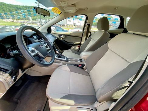 Used 2014 Ford Focus SE FWD image 11