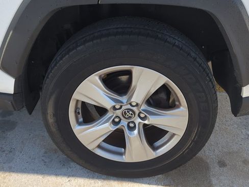 Used 2019 Toyota RAV4 XLE w/ Convenience Package AWD/4WD image 8