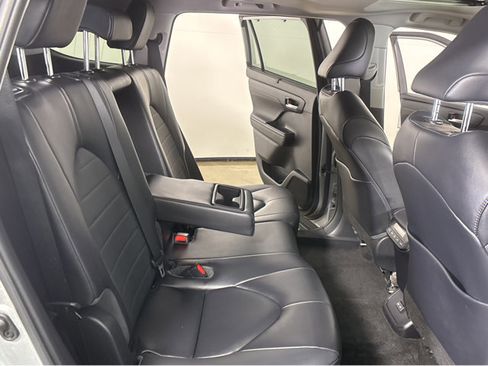 Used 2023 Toyota Highlander XLE image 34