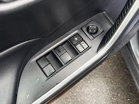 Used 2021 Toyota RAV4 LE AWD/4WD image 24
