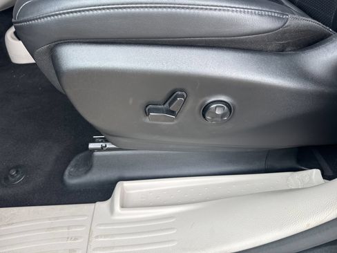 Used 2024 Chrysler Pacifica Limited FWD image 22