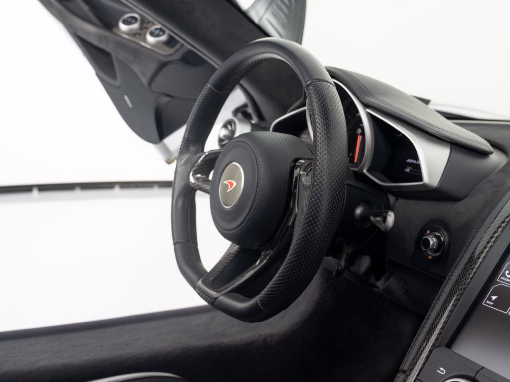 Used 2013 McLaren MP4-12C Spider RWD image 28