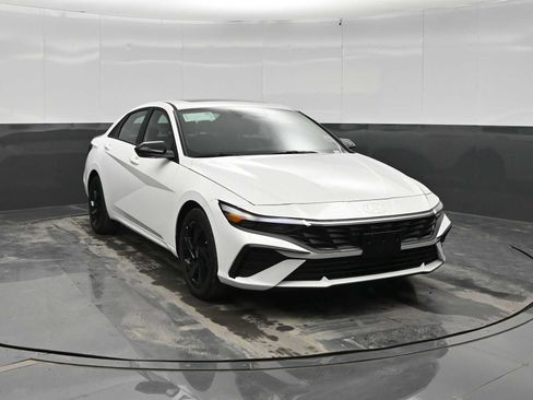 New 2026 Hyundai Elantra SEL Sport FWD image 2