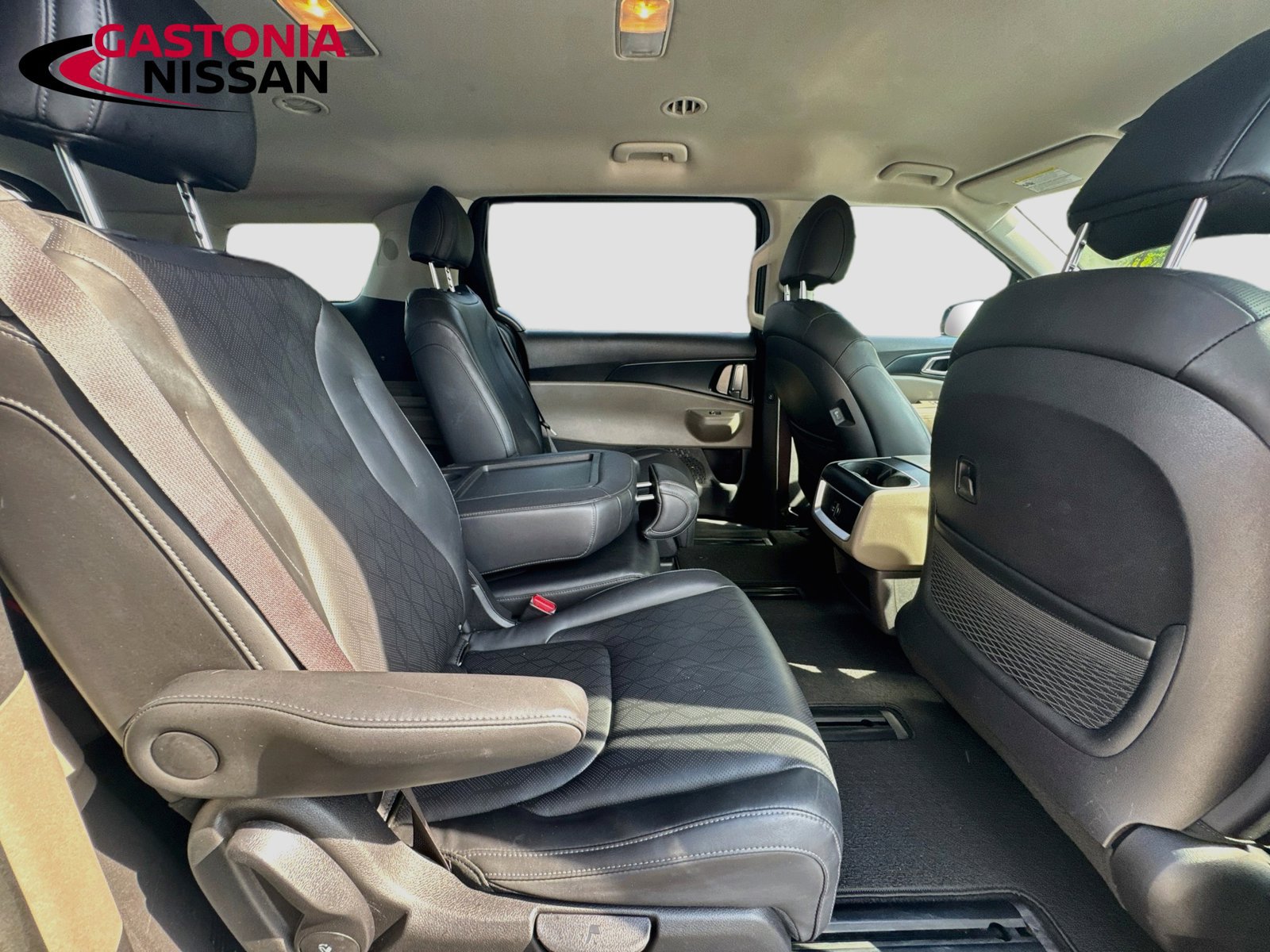 Used 2025 Kia Carnival FWD image 37