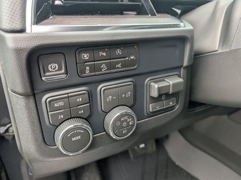 New 2026 Chevrolet Suburban Premier image 17