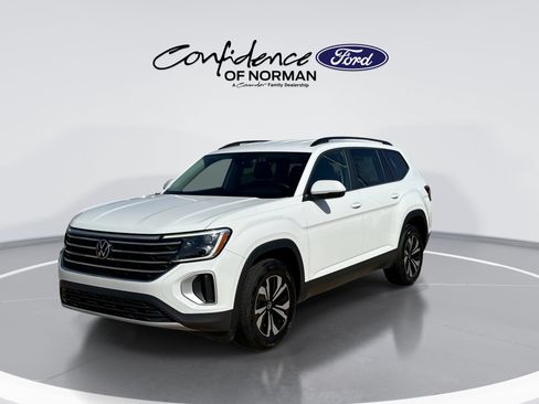 Used 2024 Volkswagen Atlas SE AWD/4WD image 3