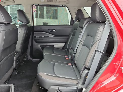 Used 2023 Nissan Pathfinder SL w/ Lighting Package (N92) AWD/4WD image 30