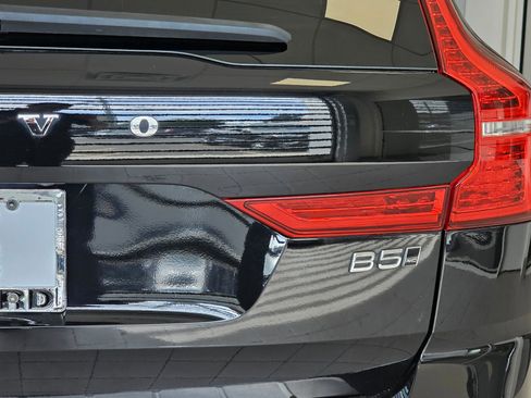 Certified 2023 Volvo XC60 B5 Plus image 7