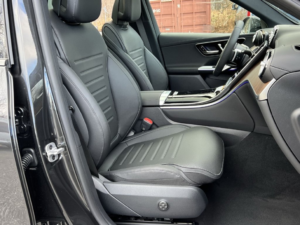 Used 2026 Mercedes-Benz GLC 300 4MATIC image 26