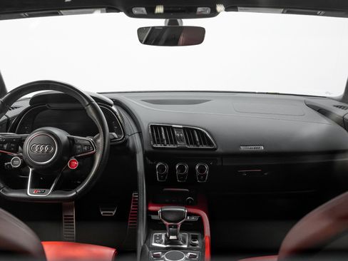 Used 2018 Audi R8 V10 w/ Premium Package image 10