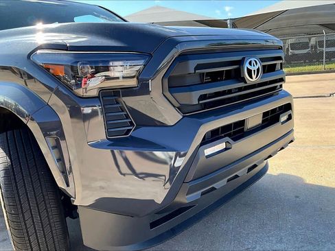 Used 2025 Toyota Tacoma SR5 image 28