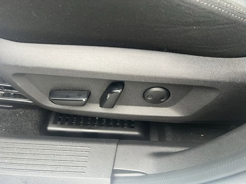 Used 2023 Nissan Rogue SV image 18