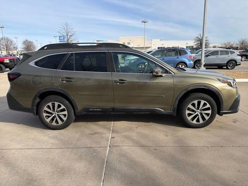 Used 2022 Subaru Outback Premium image 6