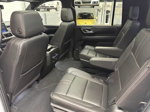 Used 2022 Chevrolet Suburban RST w/ Luxury Package AWD/4WD image 17
