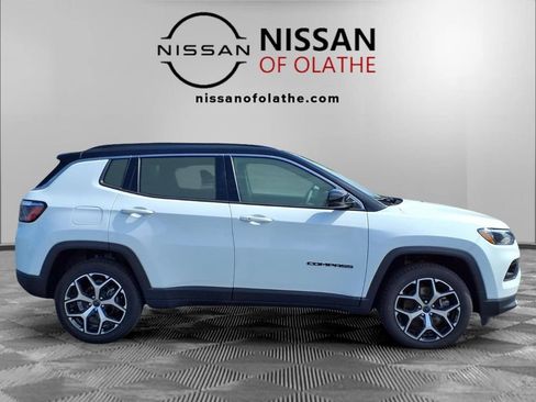 Used 2025 Jeep Compass Limited AWD/4WD image 29
