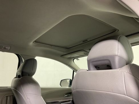 Used 2022 Toyota Sienna XLE FWD image 3