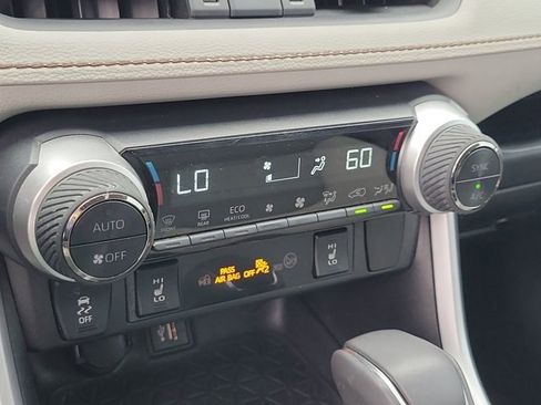 Used 2023 Toyota RAV4 XLE Premium image 29