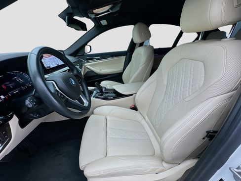 Used 2022 BMW 530e w/ Premium Package image 13