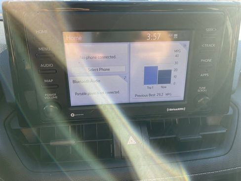 Used 2022 Toyota RAV4 LE image 18