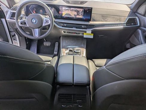 New 2026 BMW X5 xDrive50e image 10