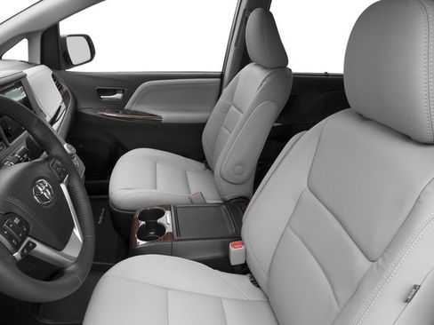Used 2017 Toyota Sienna Limited Premium AWD/4WD image 9