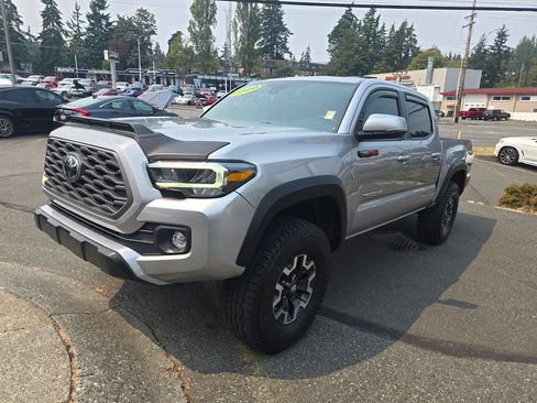 Used 2020 Toyota Tacoma TRD Off-Road w/ TRD Premium Off Road Package AWD/4WD image 3