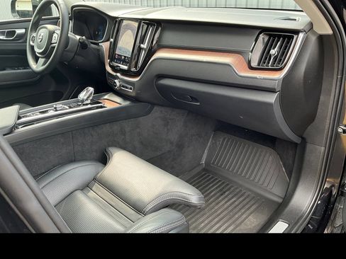 Certified 2024 Volvo XC60 T8 Ultimate w/ Protection Package Premier AWD/4WD image 9